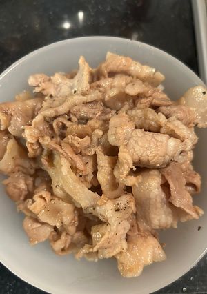 白いけど味はそれっぽいカリフラワーライス豚丼風-レシピのメイン写真