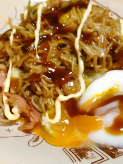 焼きそばの温玉のせ♪-レシピのメイン写真
