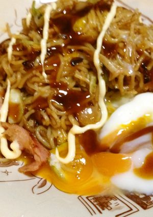 焼きそばの温玉のせ♪-レシピのメイン写真