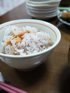 鮭とゆかりの炊き込みご飯。-レシピのメイン写真