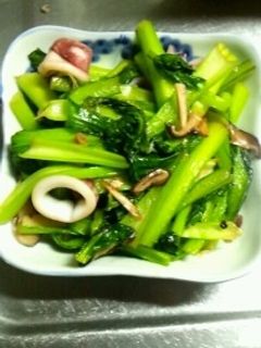3月12日晩飯 【小松菜とイカの炒め物】-レシピのメイン写真