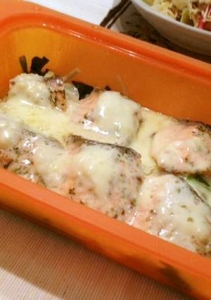 レンジで簡単♪鮭とほうれん草のグラタン風-レシピのメイン写真