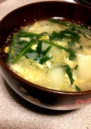 にら玉とじゃがいもの味噌汁-レシピのメイン写真