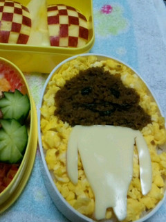 そぼろで、なめこキャラ弁-レシピのメイン写真