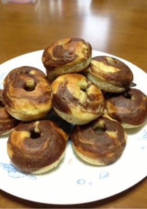 HMでチョコ×バナナマーブル焼きドーナツ-レシピのメイン写真