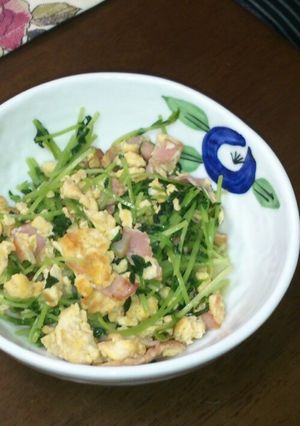 簡単☆豆苗とベーコンのエスニック炒め-レシピのメイン写真