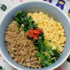 รูปของ 簡単☆三色鶏そぼろ丼～お弁当にも～