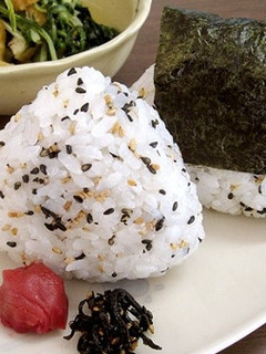 もち米ご飯のごまおにぎり-レシピのメイン写真