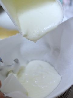 簡単にヨーグルトの水切り-レシピのメイン写真