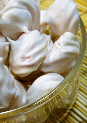甘酸っぱい＊苺味の焼きメレンゲ＊-レシピのメイン写真