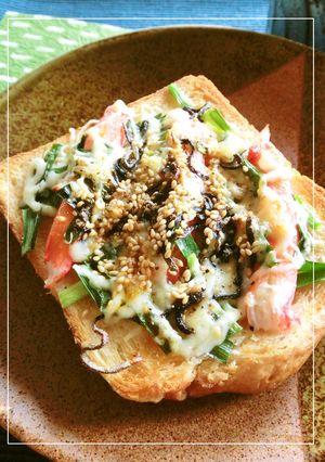 ニラ・かにかま・塩昆布の胡麻風味トースト-レシピのメイン写真