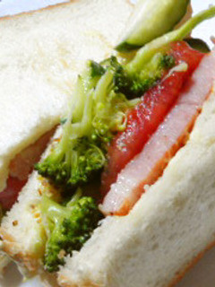 ハムステーキと野菜のサンドイッチ-レシピのメイン写真