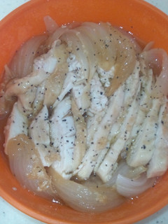 電子レンジで新玉ねぎとむね肉の塩麹蒸し-レシピのメイン写真
