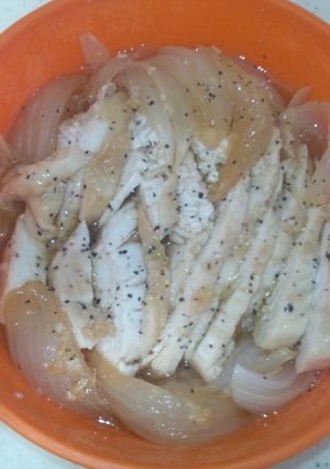 電子レンジで新玉ねぎとむね肉の塩麹蒸し-レシピのメイン写真