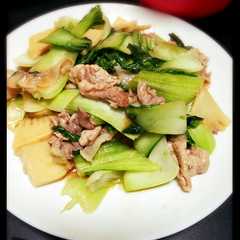 รูปของ チンゲン菜と豚と筍中華炒め
