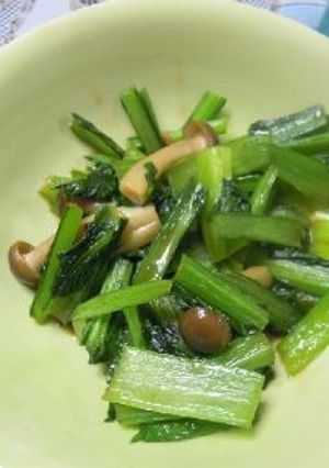 ５分で作る「こまつ菜としめじの炒め煮」-レシピのメイン写真