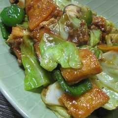 รูปของ 野菜と焼き油揚げの麻婆炒め