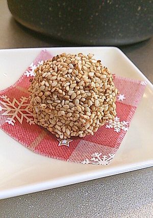 簡単ヘルシー☆OVトースターで芋胡麻団子-レシピのメイン写真