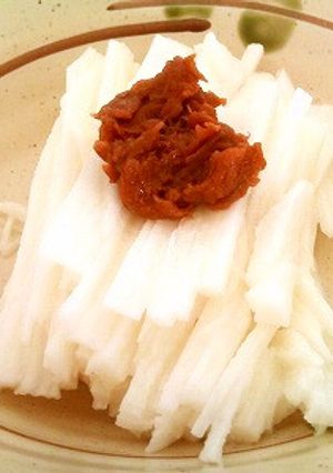 山芋の千切り　梅肉と味噌の叩き添え-レシピのメイン写真