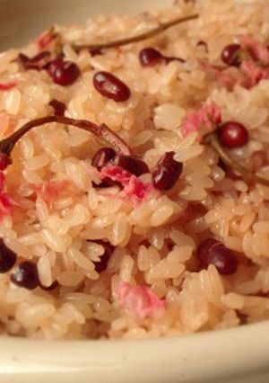 炊飯器で桜入りお赤飯-レシピのメイン写真