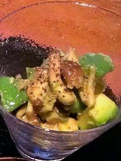 アボカドのアレンジ③塩麹きのこ和え-レシピのメイン写真