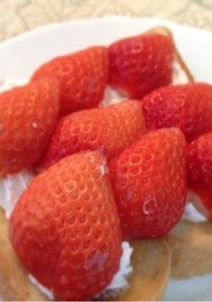 旬の苺を朝食に♡イチゴホイップトースト-レシピのメイン写真