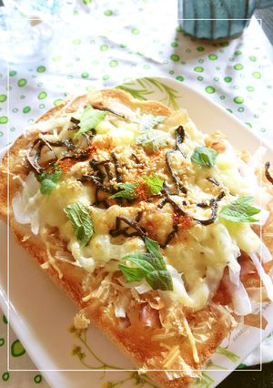 新玉葱のおかか塩昆布トースト　大葉風味-レシピのメイン写真