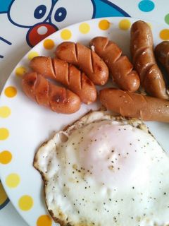 *一緒にやっちゃう目玉焼きとウィンナー*-レシピのメイン写真