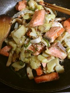 鮭と野菜のにんにくマヨ炒め-レシピのメイン写真