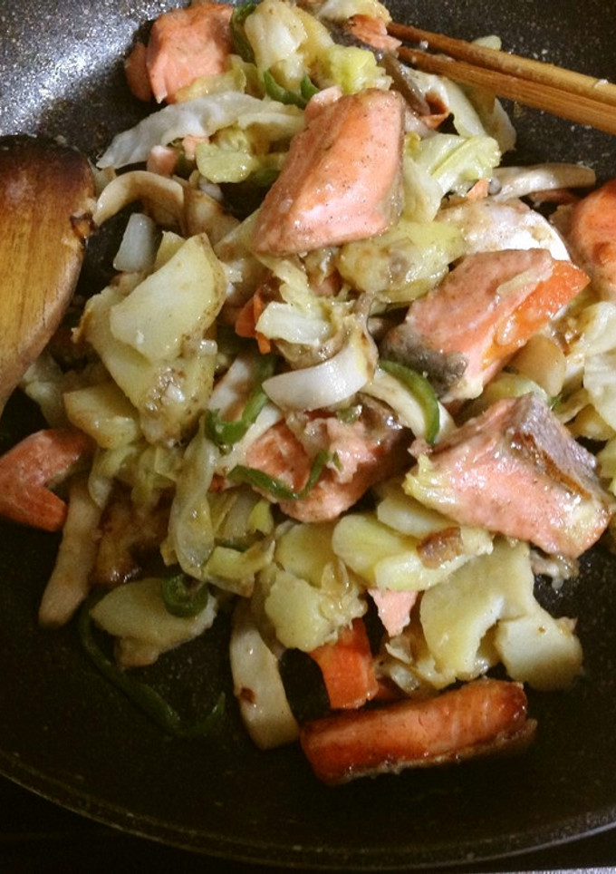鮭と野菜のにんにくマヨ炒め-レシピのメイン写真