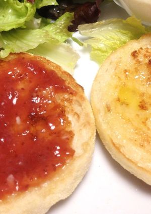 イングリッシュマフィンの苺ジャムバター-レシピのメイン写真