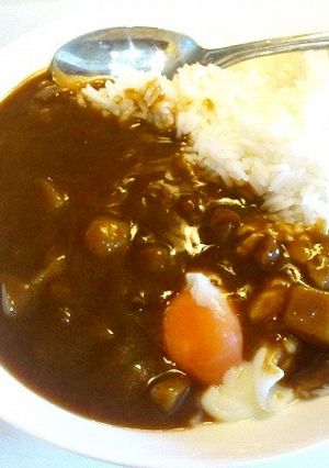 お手軽タイ風カレーライス　半熟卵を乗せて-レシピのメイン写真