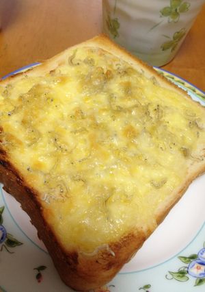 朝食に♪簡単チーズとじゃこのトースト-レシピのメイン写真
