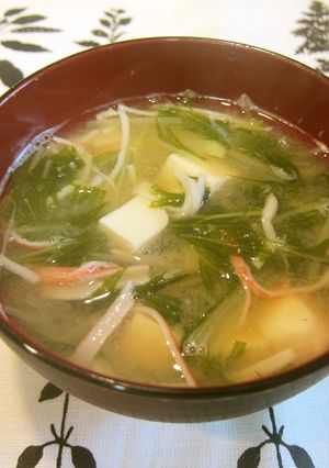 彩り綺麗✿水菜と豆腐とカニカマの味噌汁-レシピのメイン写真