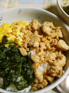 *フライパン1つ!鶏ミンチ三色どんぶり*-レシピのメイン写真