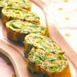 フライパンでにら入り卵焼き