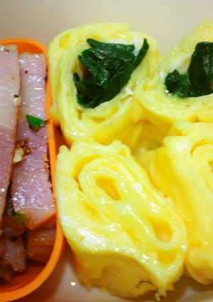 お弁当の彩りに♪一回で二種の卵焼き-レシピのメイン写真