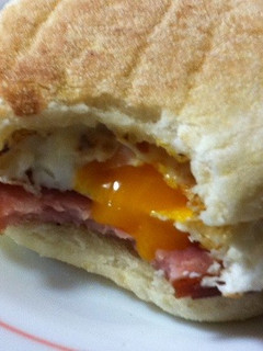 ガッツリ食べたい朝食☆ハムエッグマフィン-レシピのメイン写真