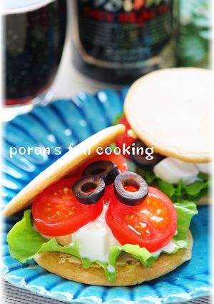 トマトとモッツアレラの黒ビールパンケーキ-レシピのメイン写真