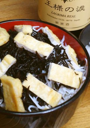 油揚と釜揚げシラスと戻しひじき丼-レシピのメイン写真