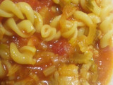 茹でないマカロニ入り適当トマトスープ