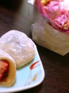 初めて和菓子に…イチゴ大福-レシピのメイン写真