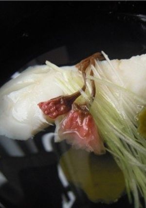 桜の塩漬けとタラのお吸い物-レシピのメイン写真