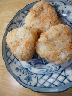 シャケフレークと白ごまのおにぎり-レシピのメイン写真