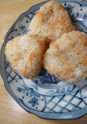 シャケフレークと白ごまのおにぎり-レシピのメイン写真