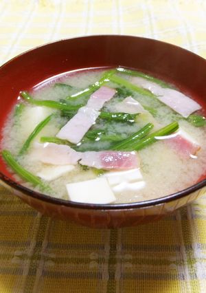 ほうれん草とベーコンの味噌汁-レシピのメイン写真
