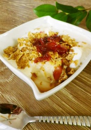 朝食&デザートにも♥ヨーグルト生クリーム-レシピのメイン写真