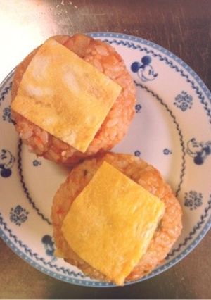 手軽に食べられる!オムライス風おにぎり-レシピのメイン写真