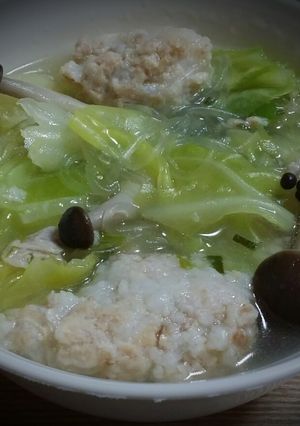 鶏ひき肉はんぺんネギしめじ春雨キャベツ鍋-レシピのメイン写真