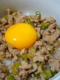 月見そぼろ丼-レシピのメイン写真